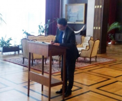 29. mart 2018. Potpredsednik Narodne skupštine Veroljub Arsić upisao se u knjigu žalosti u ambasadi Ruske Federacije